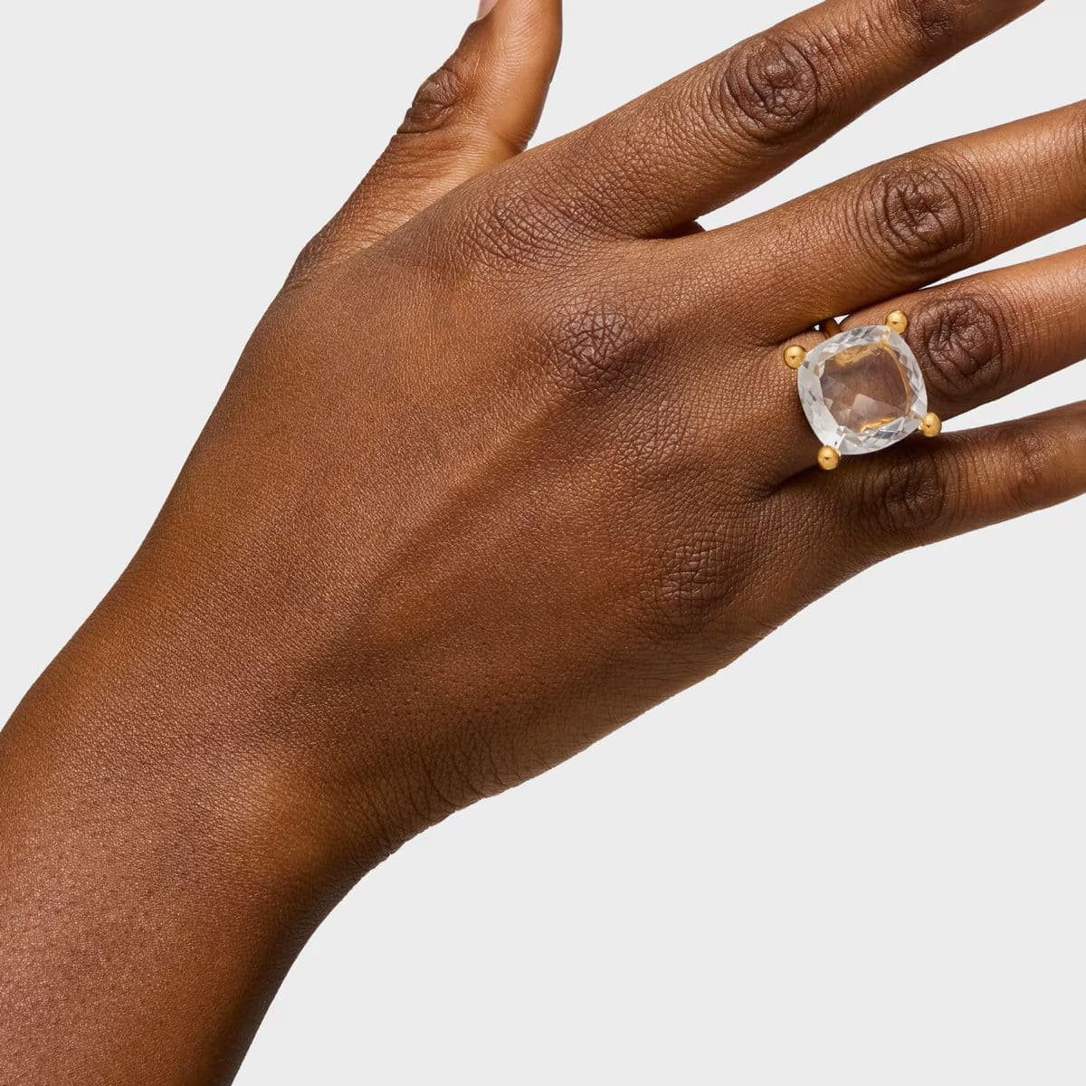 Anillo grande con baño de oro 18 kt sobre plata y cuarzo cristal de roca Color White de Tous