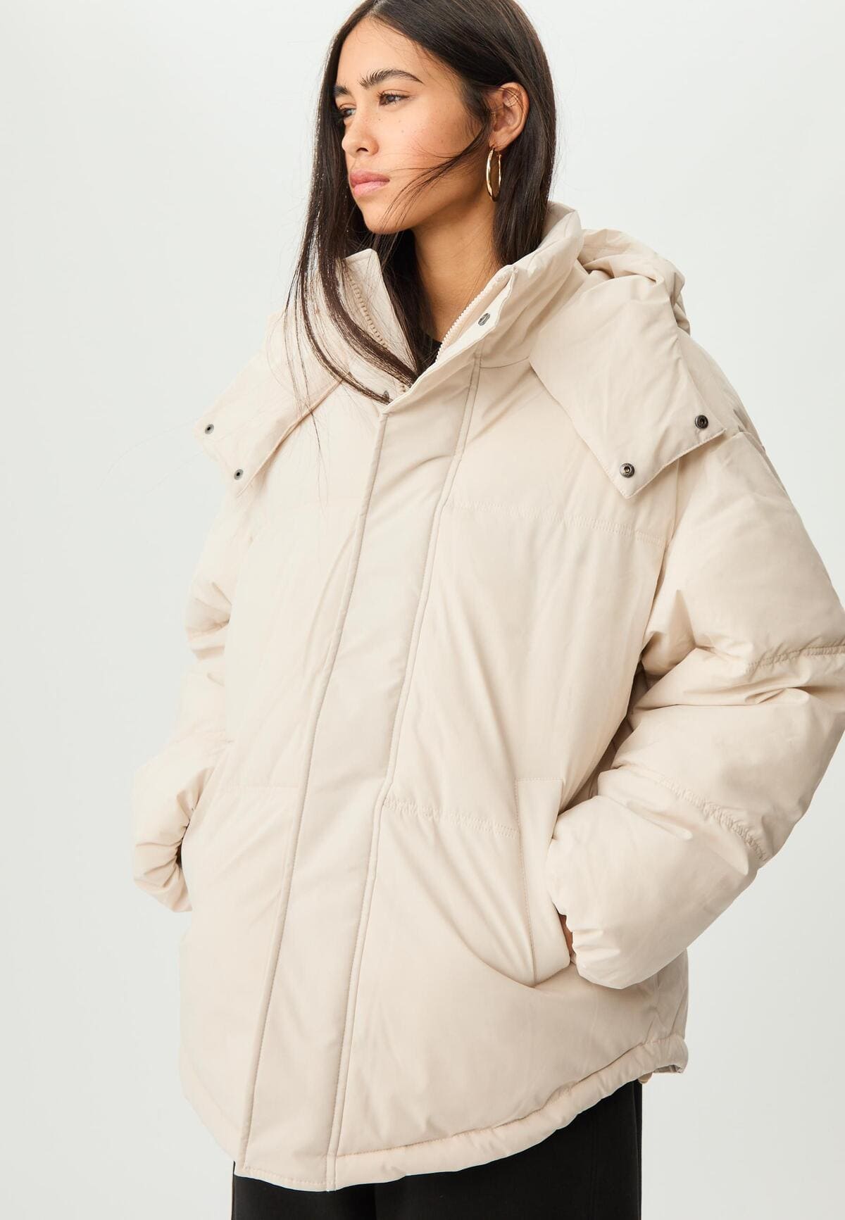 Cazadora oversize acolchada con capucha