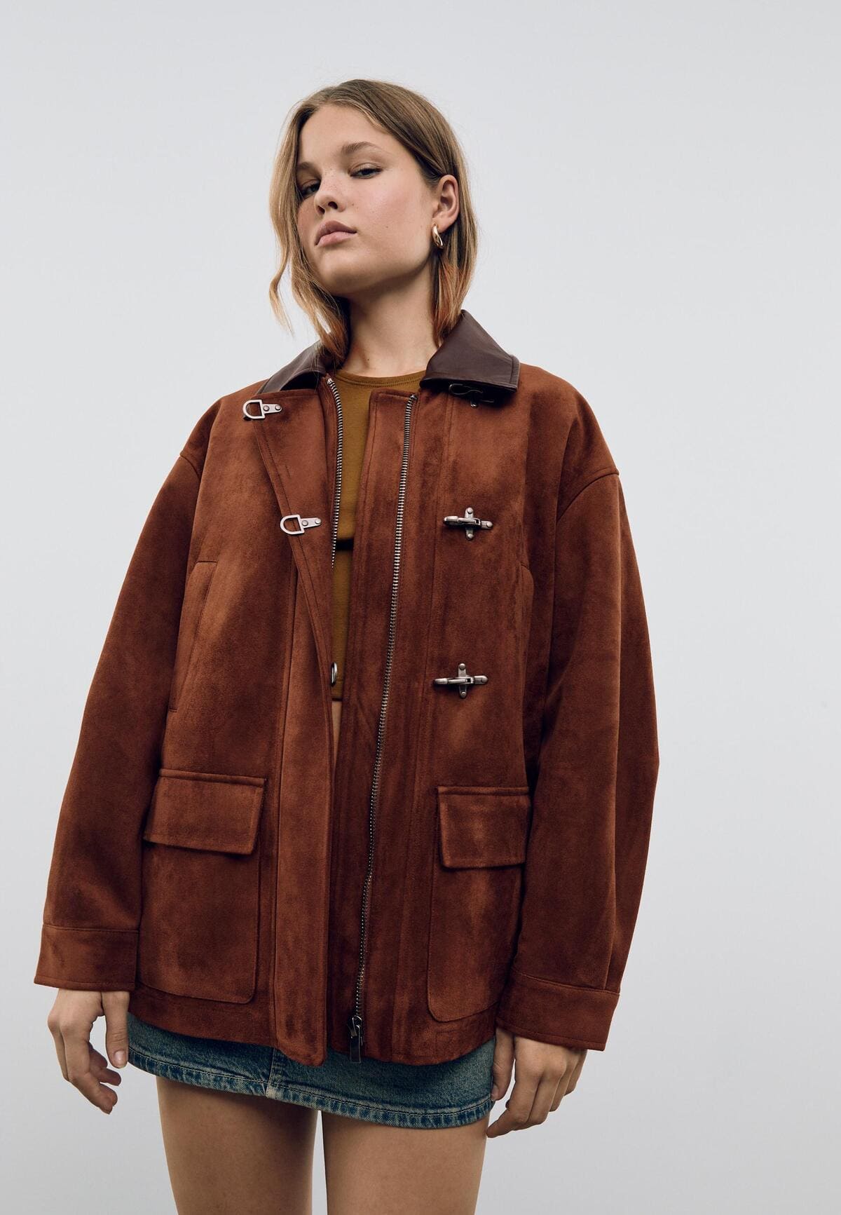 Chaqueta efecto ante alamares