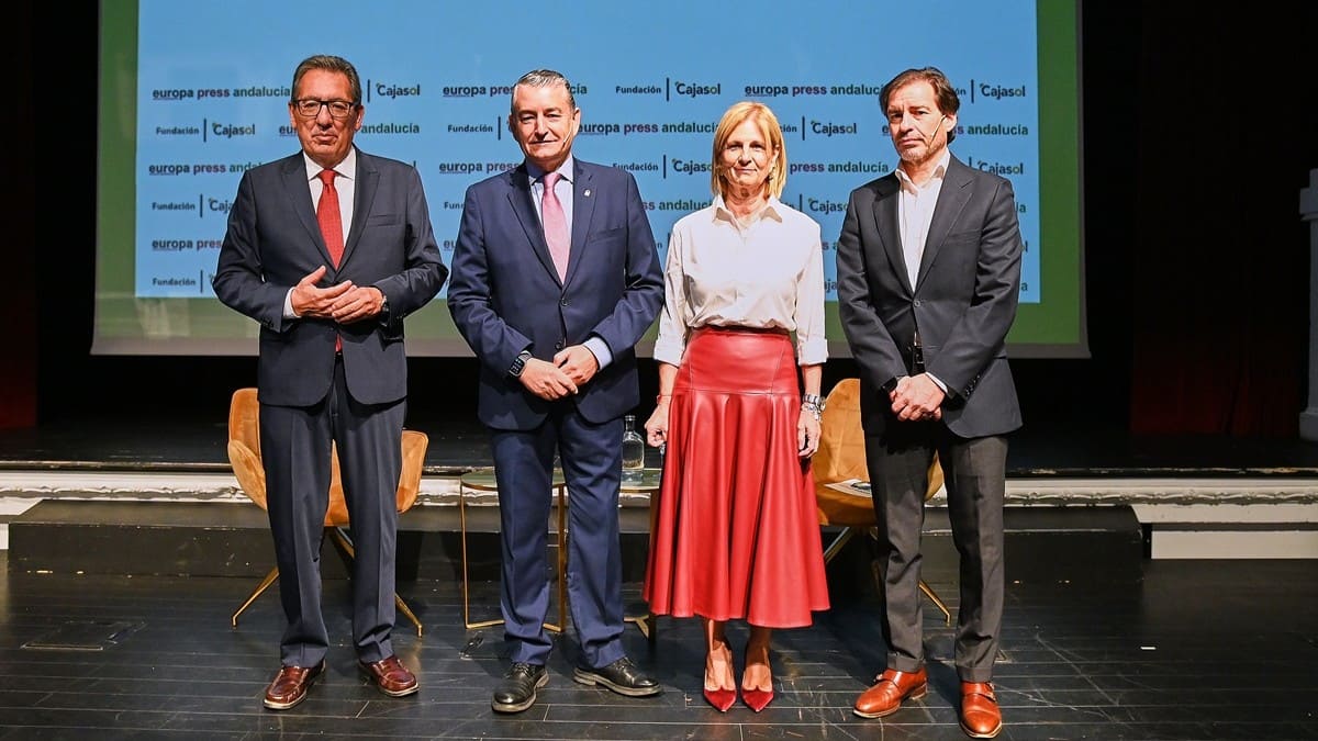 Antonio Sanz, junto a la alcaldesa de Jerez, María José García-Pelayo | Salvador López Medina