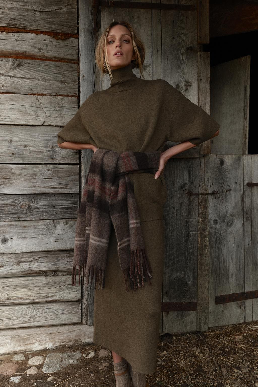 El nuevo jersey con lana oversize de cuello subido de Zara