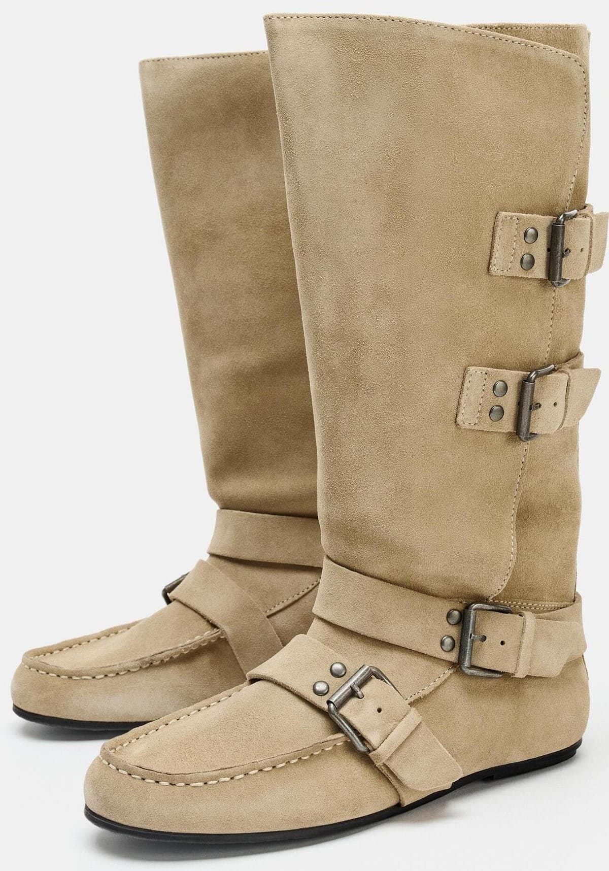 Las botas de serraje con hebillas de Zara