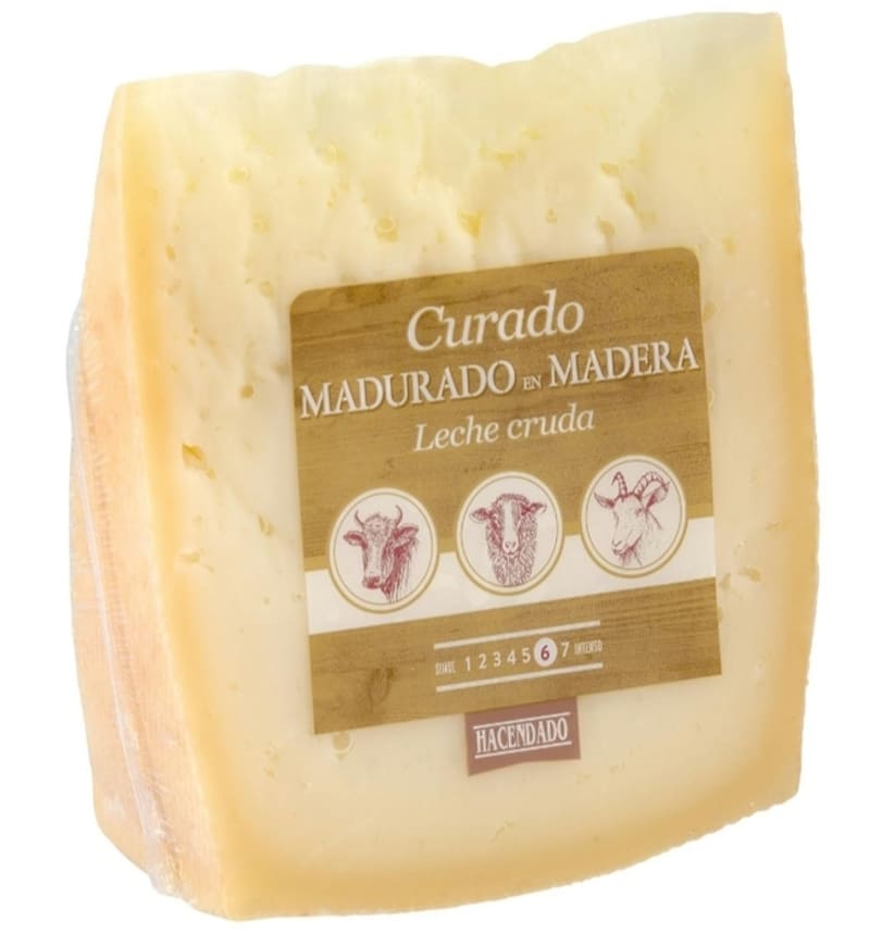 Queso curado mezcla madurado en madera Hacendado