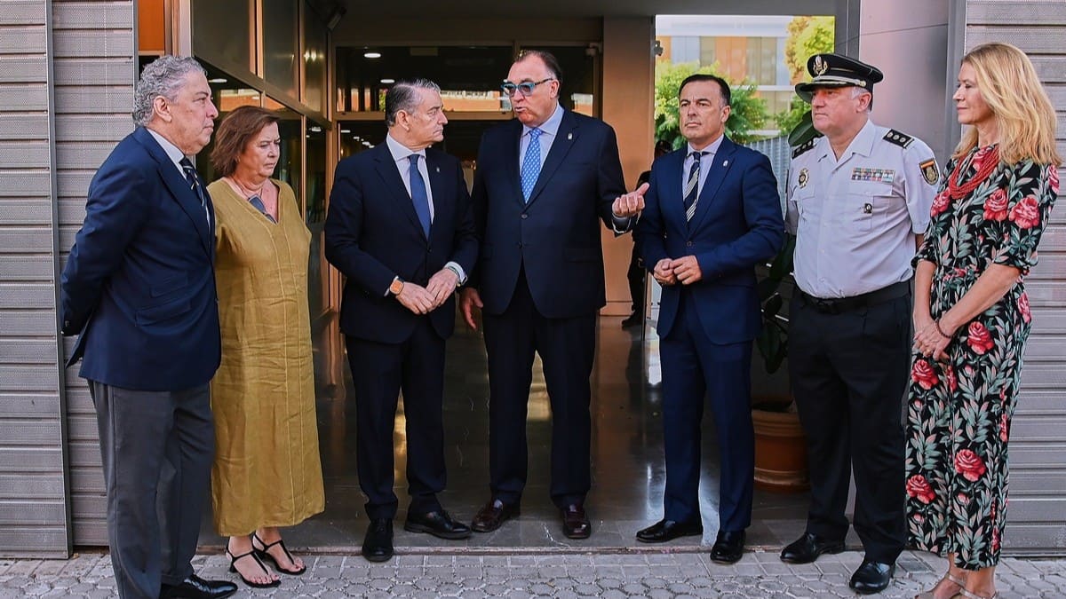 Antonio Sanz, a su llegada al acto en Sevilla | Salvador López Medina