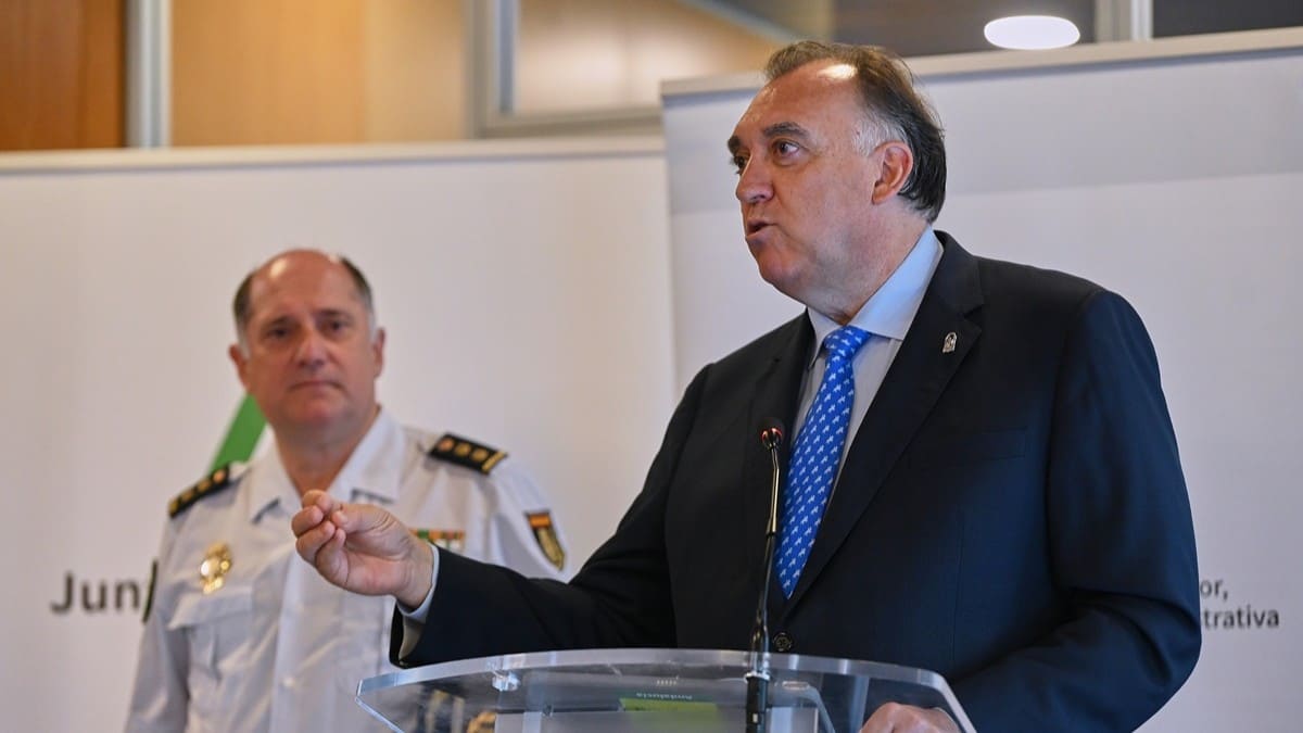 El consejero, Arturo Bernal, durante su intervención | Salvador López Medina