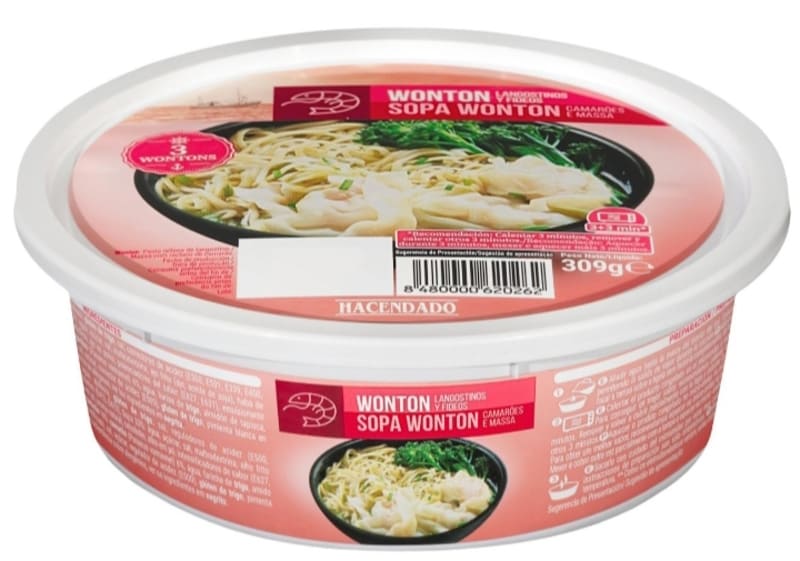 Sopa con woton de langostino y fideos