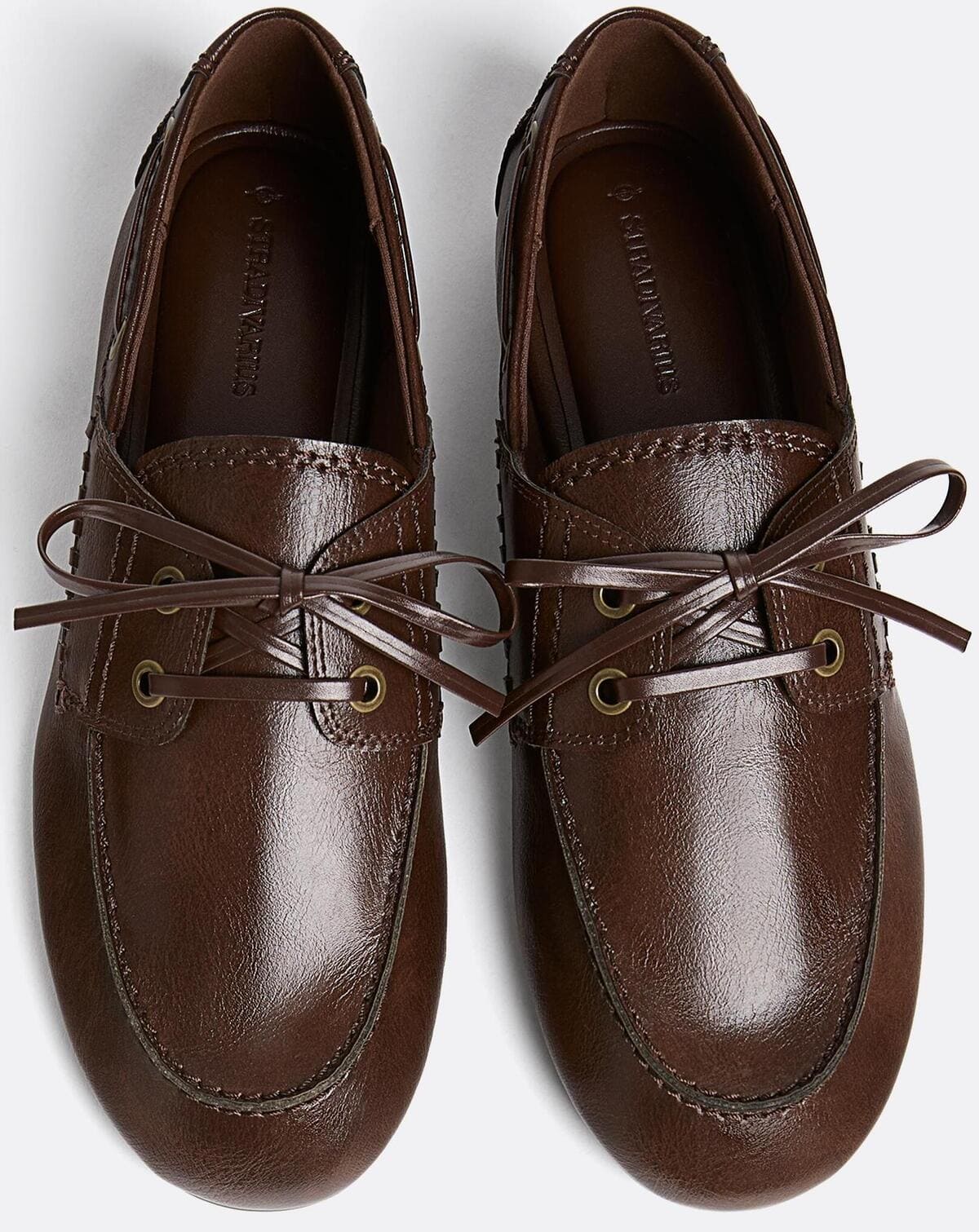 Mocasines con detalle cosido de Stradivarius