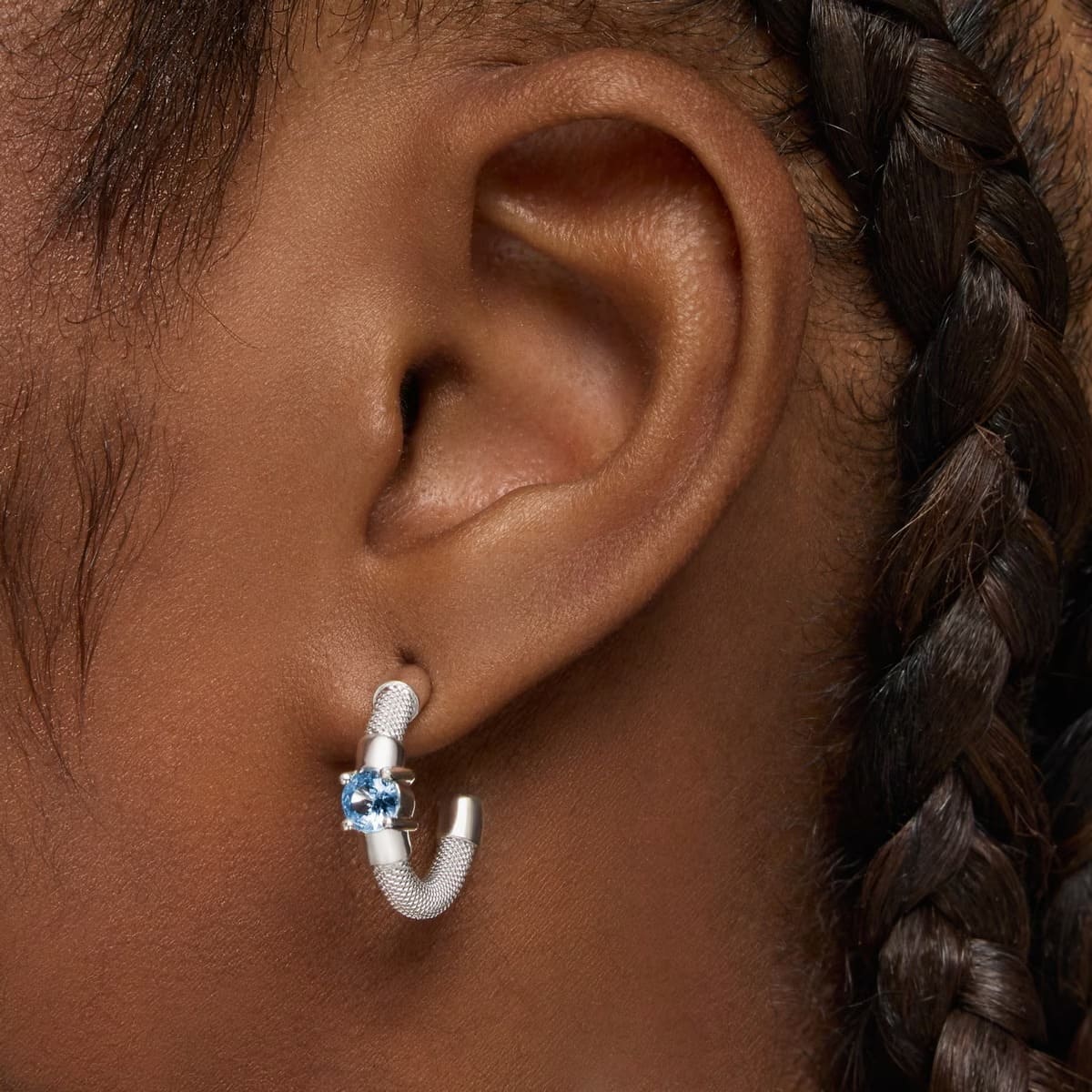 Pendientes de aro de plata y espinela creada en laboratorio Tous Mesh LGG