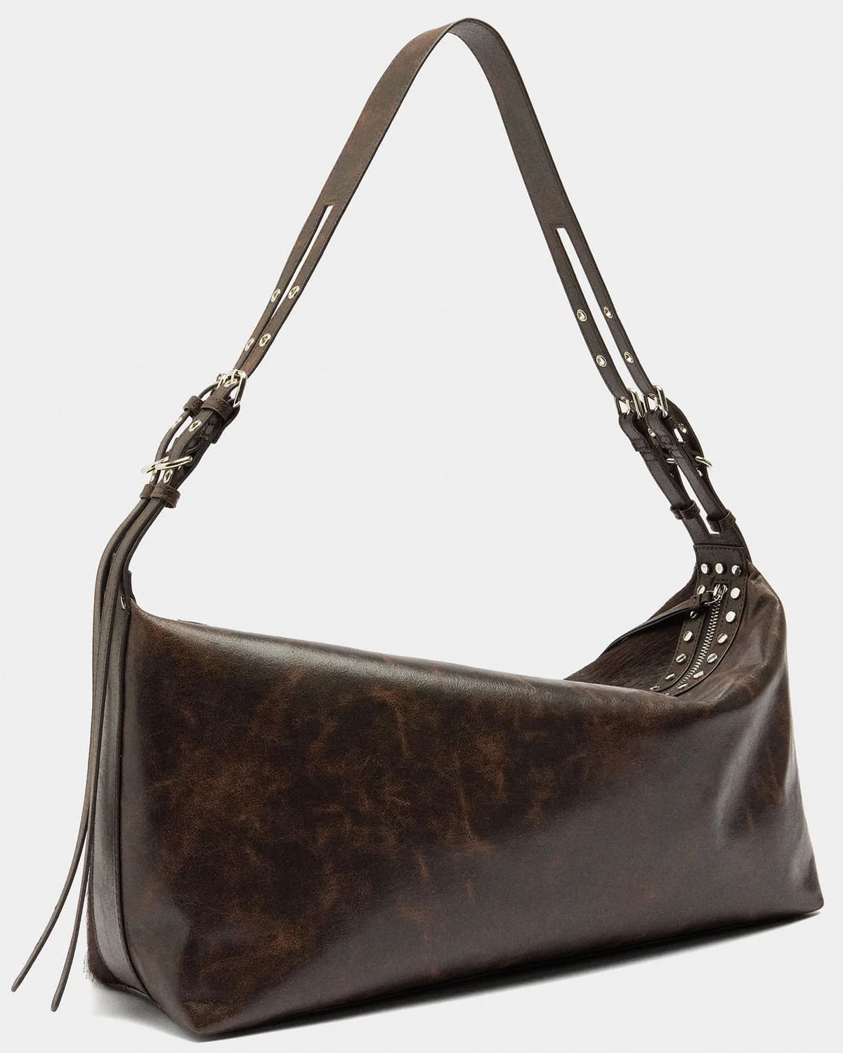 El nuevo bolso con detalles de piel y tachuelas de Parfois