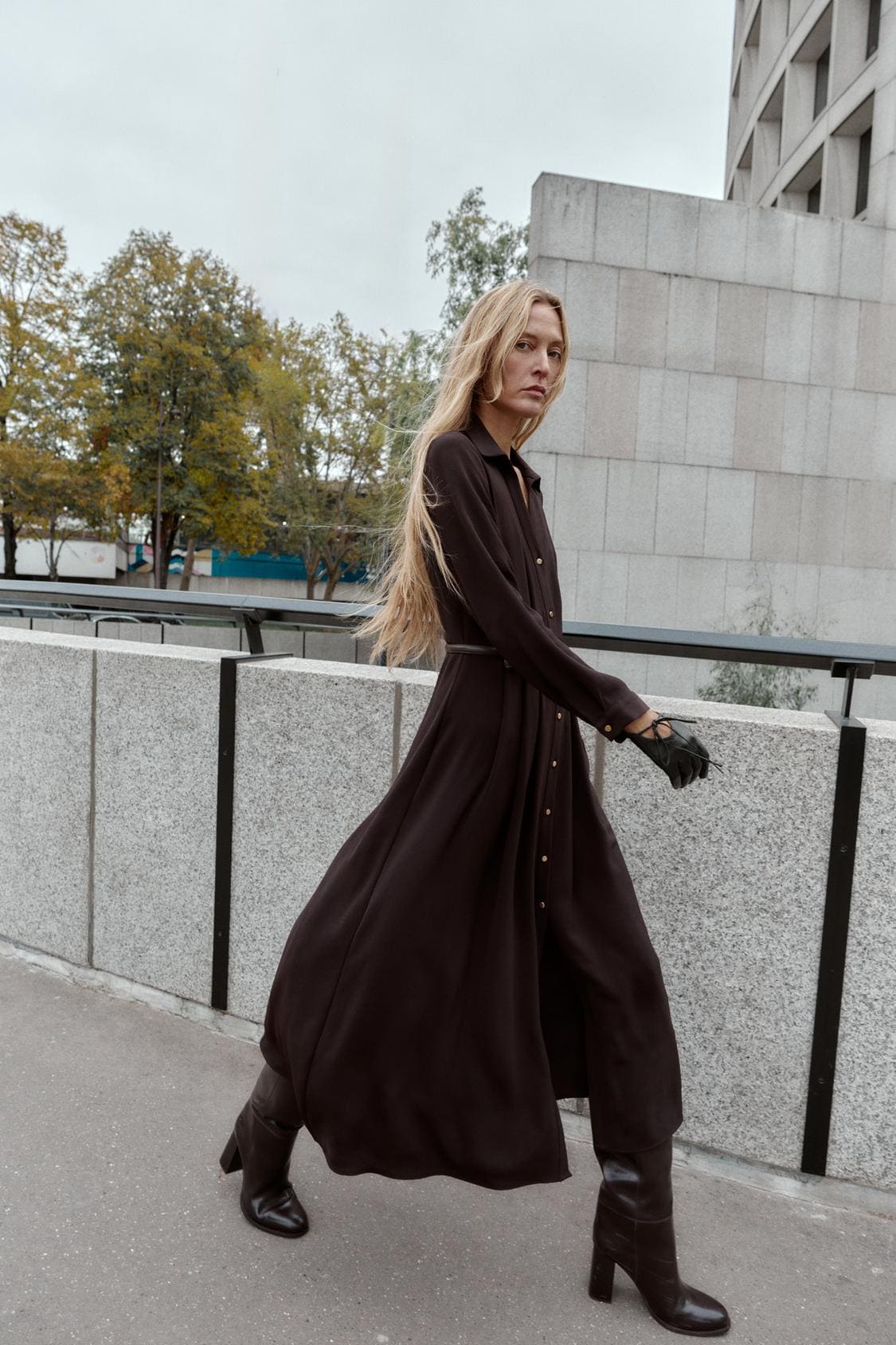 Nuevo vestido camisero midi con cinturón de Zara