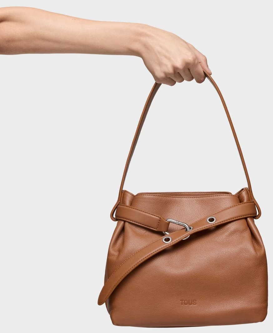 El bolso saca mediana de piel camel Tous Hold