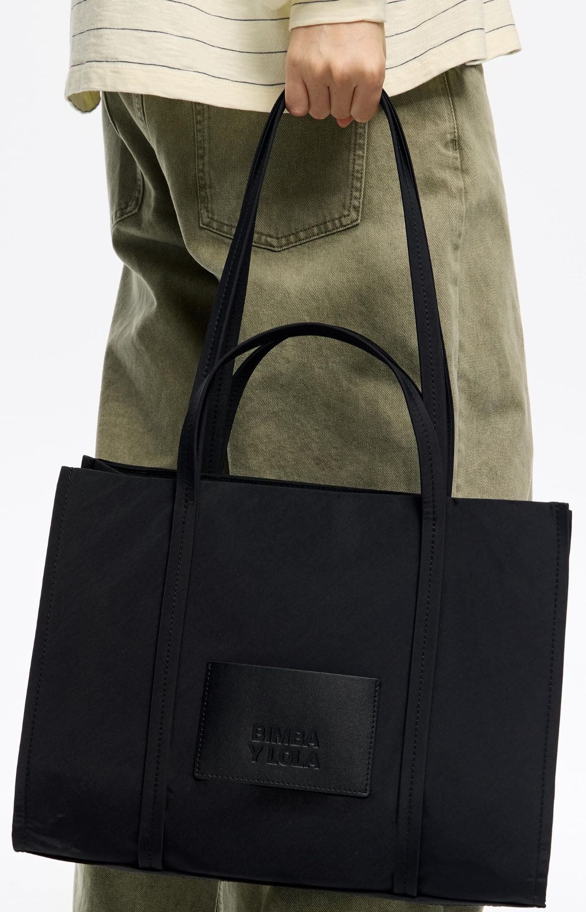 Bolso shopper nylon negro de Bimba y Lola