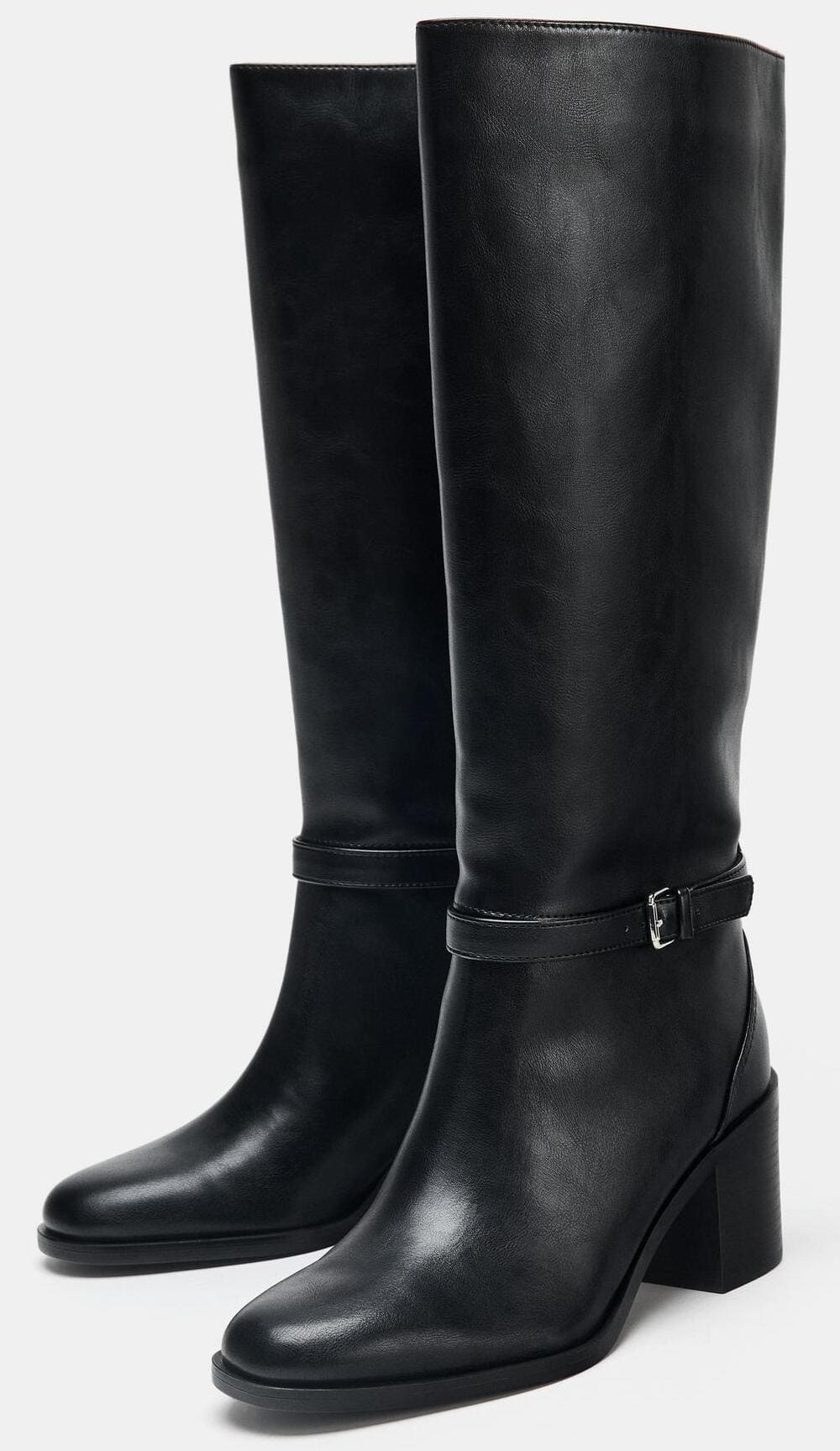Botas de tacón ancho con hebillas de Zara