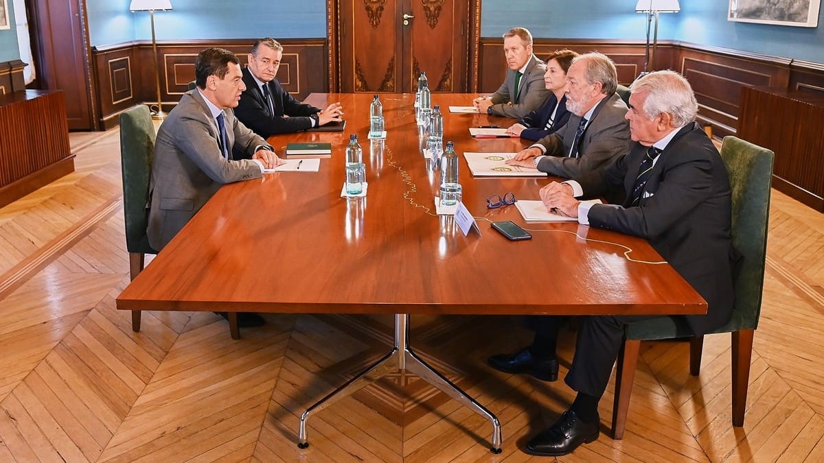 Moreno y Sanz ha participado en una reunión con representantes del Colegio de Médicos | Salvador López Medina