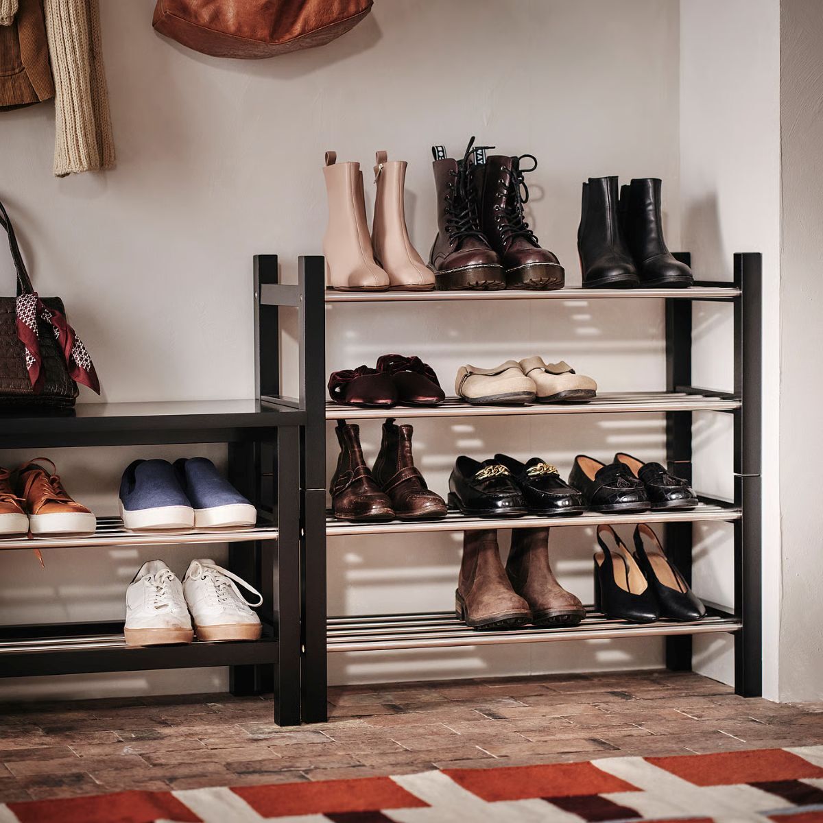 Estante zapatero de la serie TJUSIG de Ikea