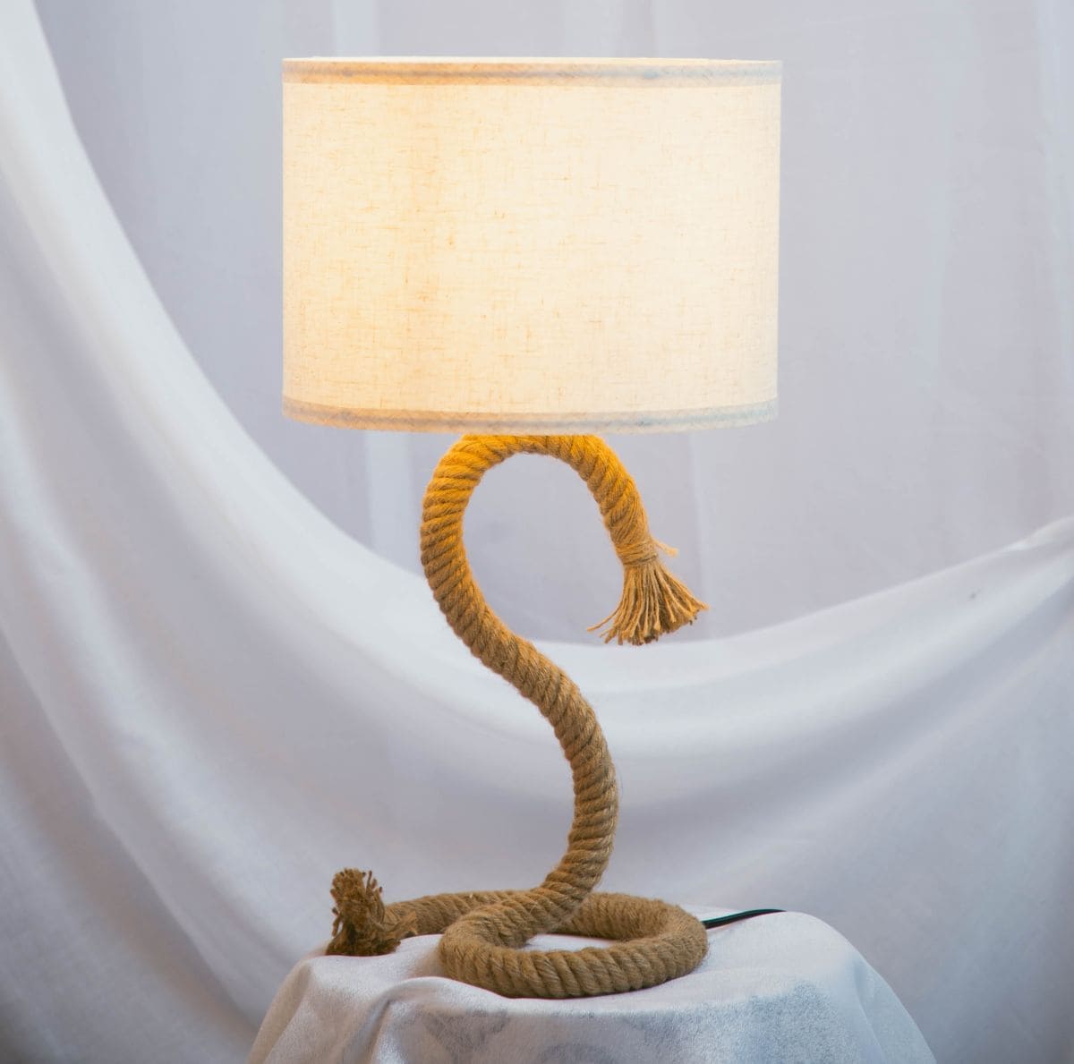 Lámpara de mesa ROMLUXE 1 luz E27 de cuerda marrón 22 cm diámetro en Leroy Merlin