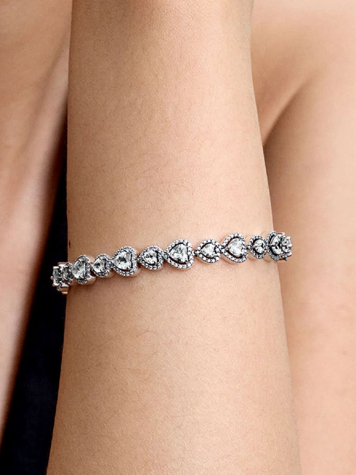 Pulsera halo corazones de Pandora