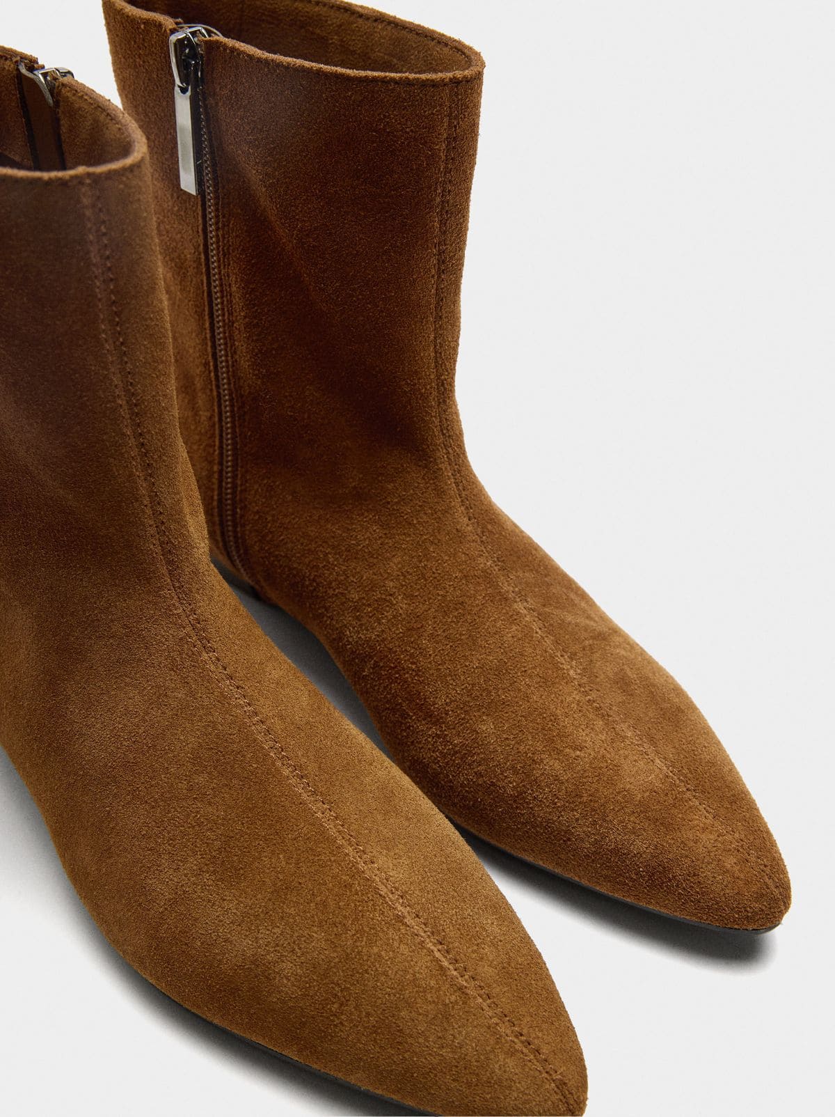 Botines de piel con pespuntes de Parfois