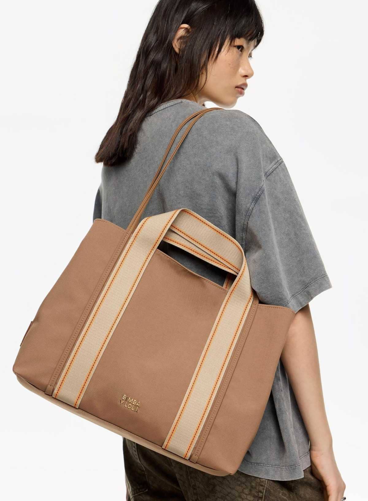 Bolso shopper Chihuahua grande nylon canela de Bimba y Lola