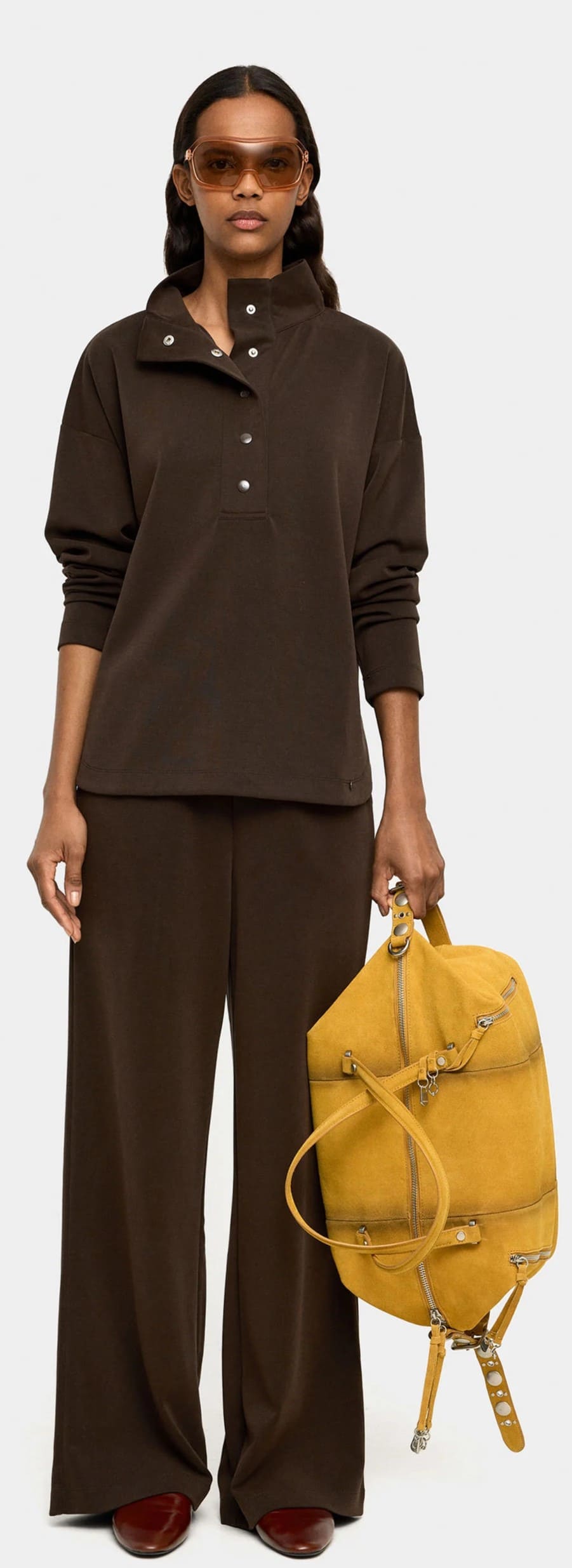 Conjunto de sudadera y pantalón