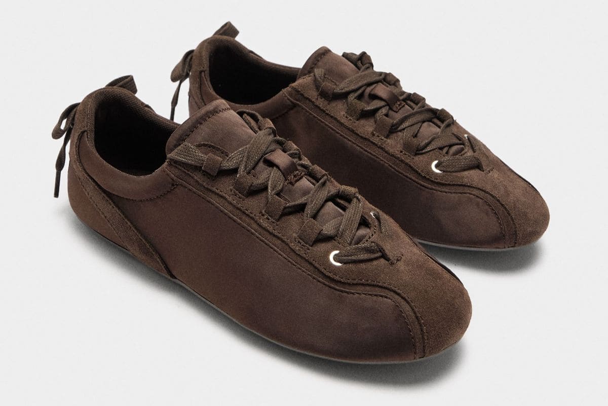 Zapatillas con piel monocromáticas de Parfois