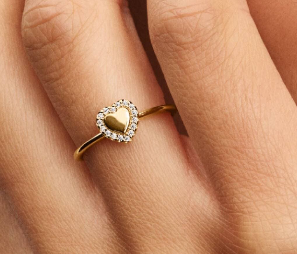 Anillo Halo y Corazón Grabable oro de Pandora