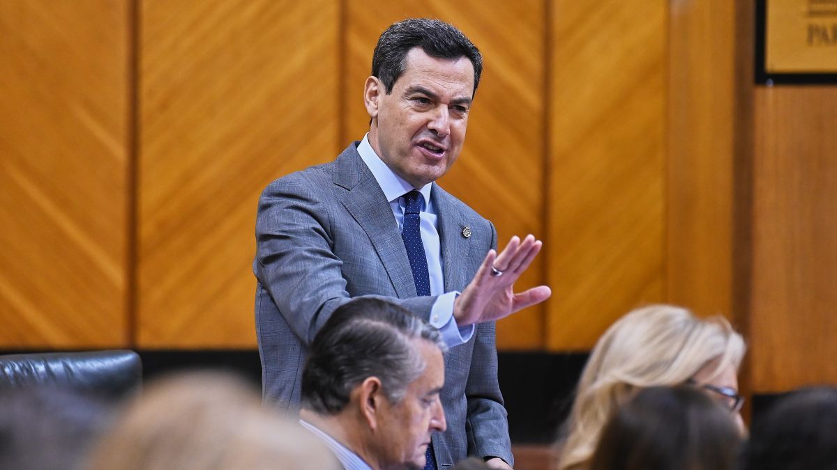 Juanma Moreno en la sesión de control al Gobierno en el Parlamento de Andalucía | Salvador López Medina