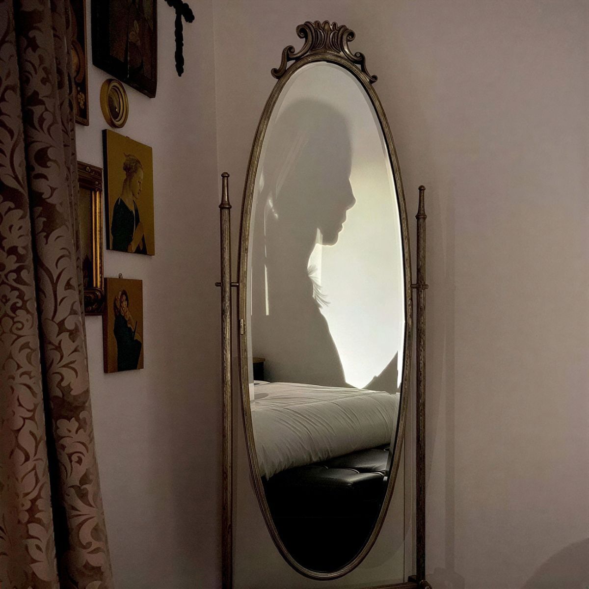 Dormitorio clásico de Eva González - Instagram evagonzalezoficial