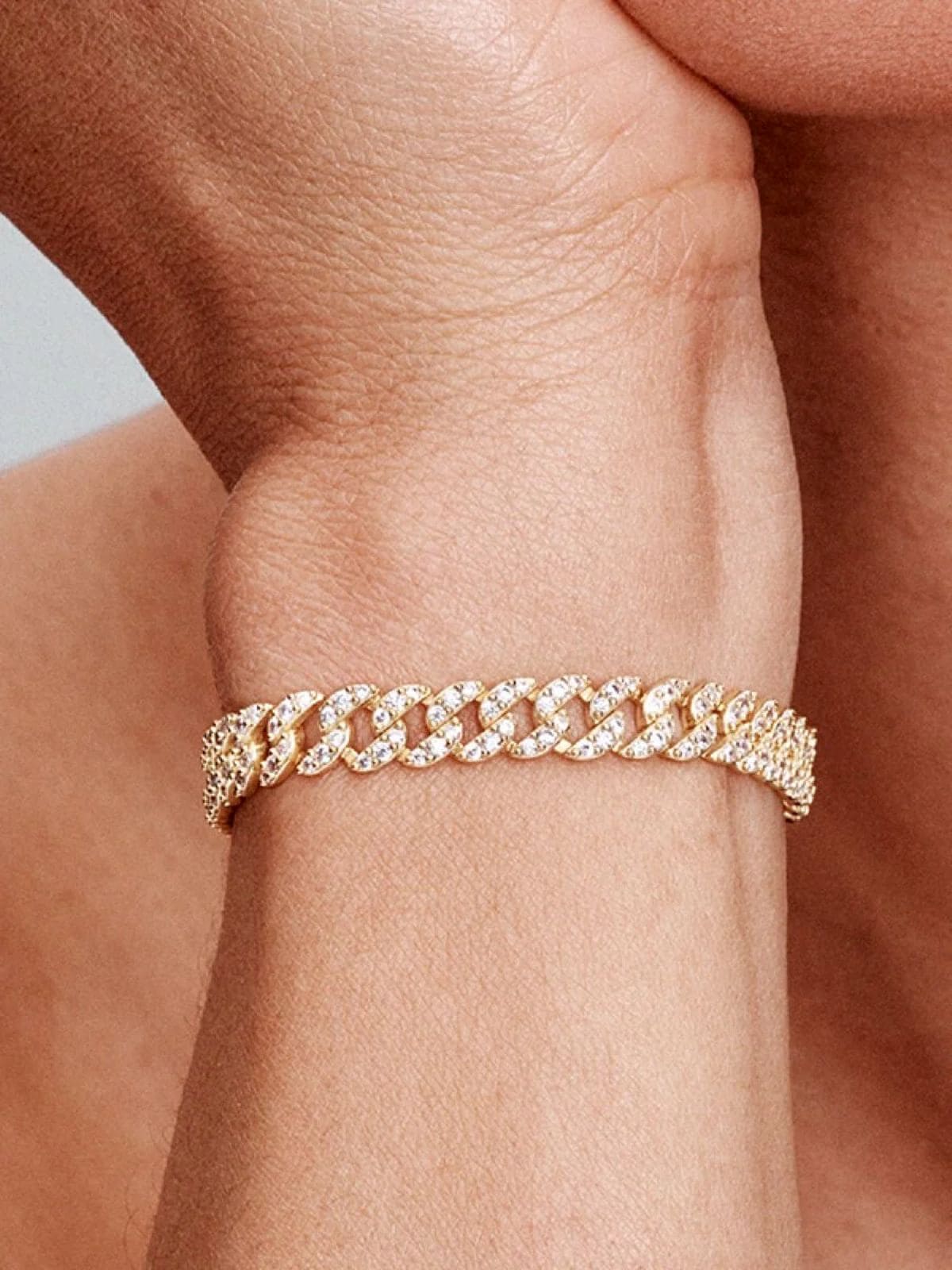 Pulsera cadena cubana en pavé  bañada de oro de Pandora