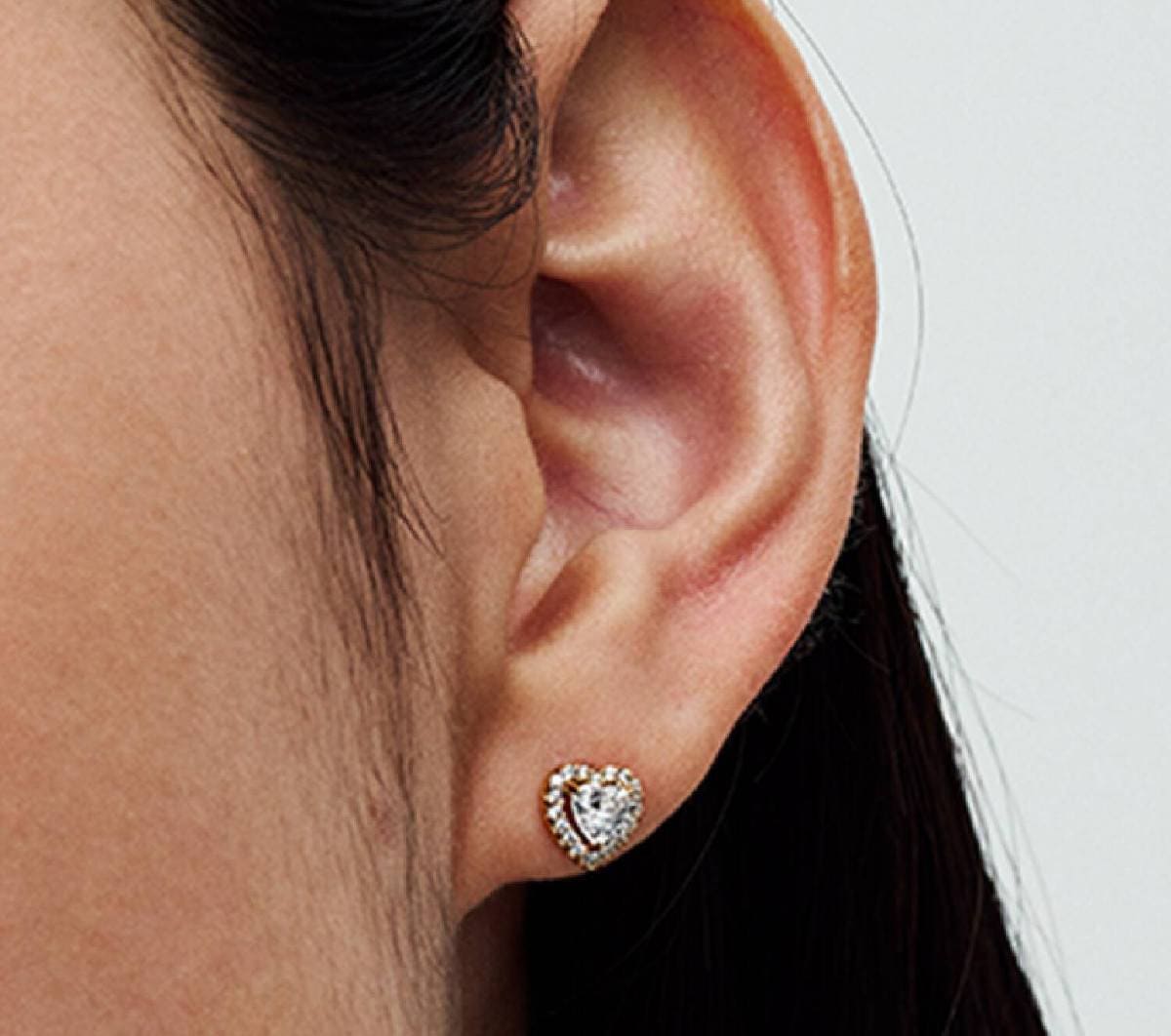 Pendientes de Botón Corazón Brillante en Relieve de Pandora