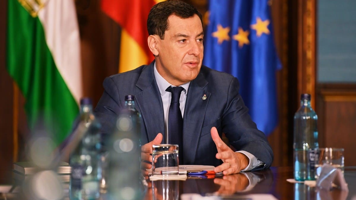 El máximo mandatario andaluz ha presidido la reunión en el Palacio de San Telmo | Salvador López Medina