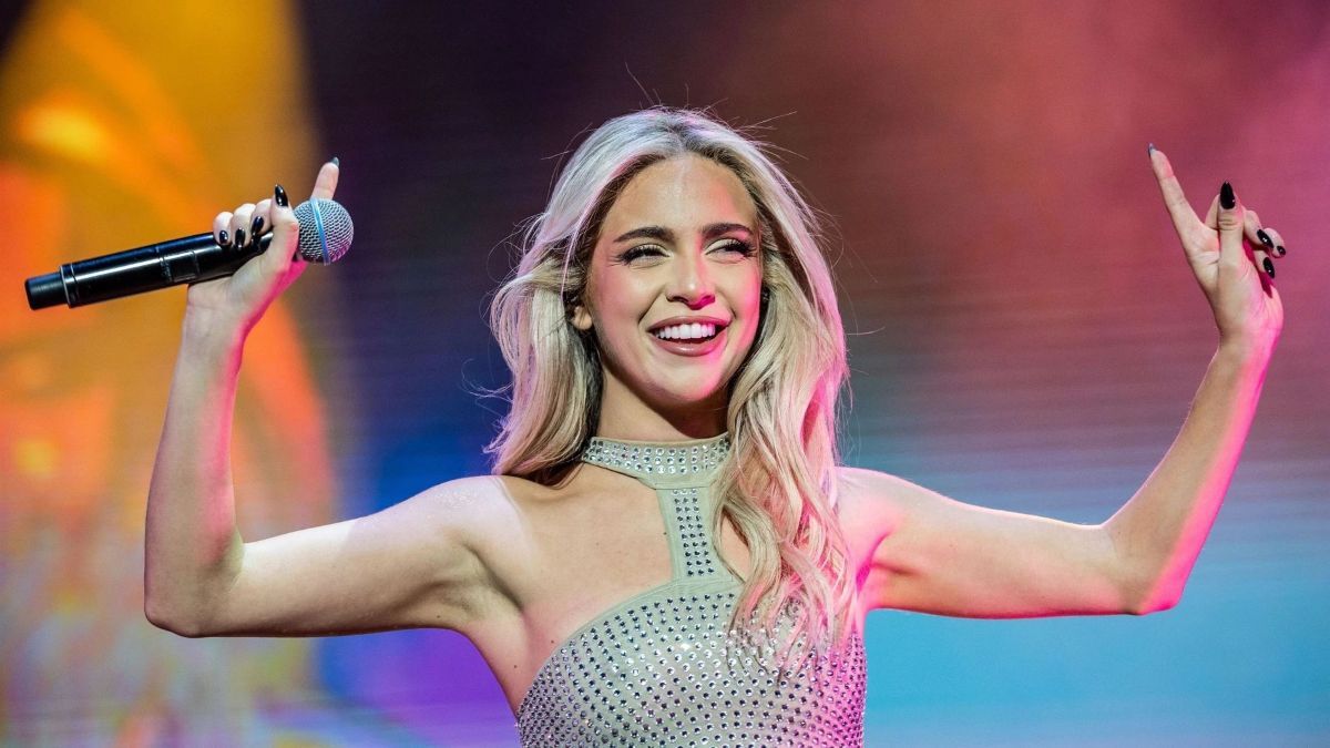 Ana Mena durante un concierto