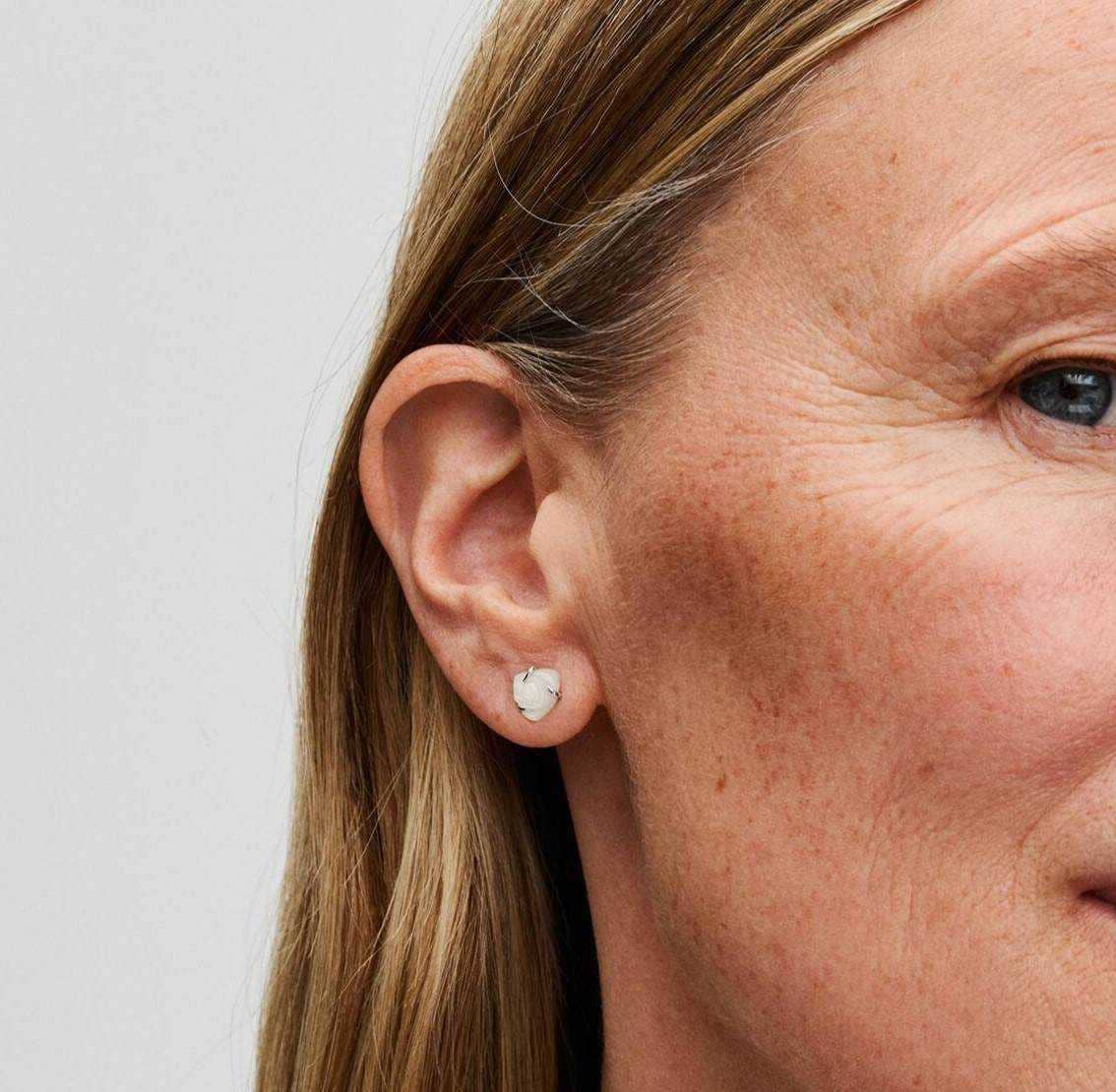 Pendientes de Botón Blanca Floreciendo de Pandora