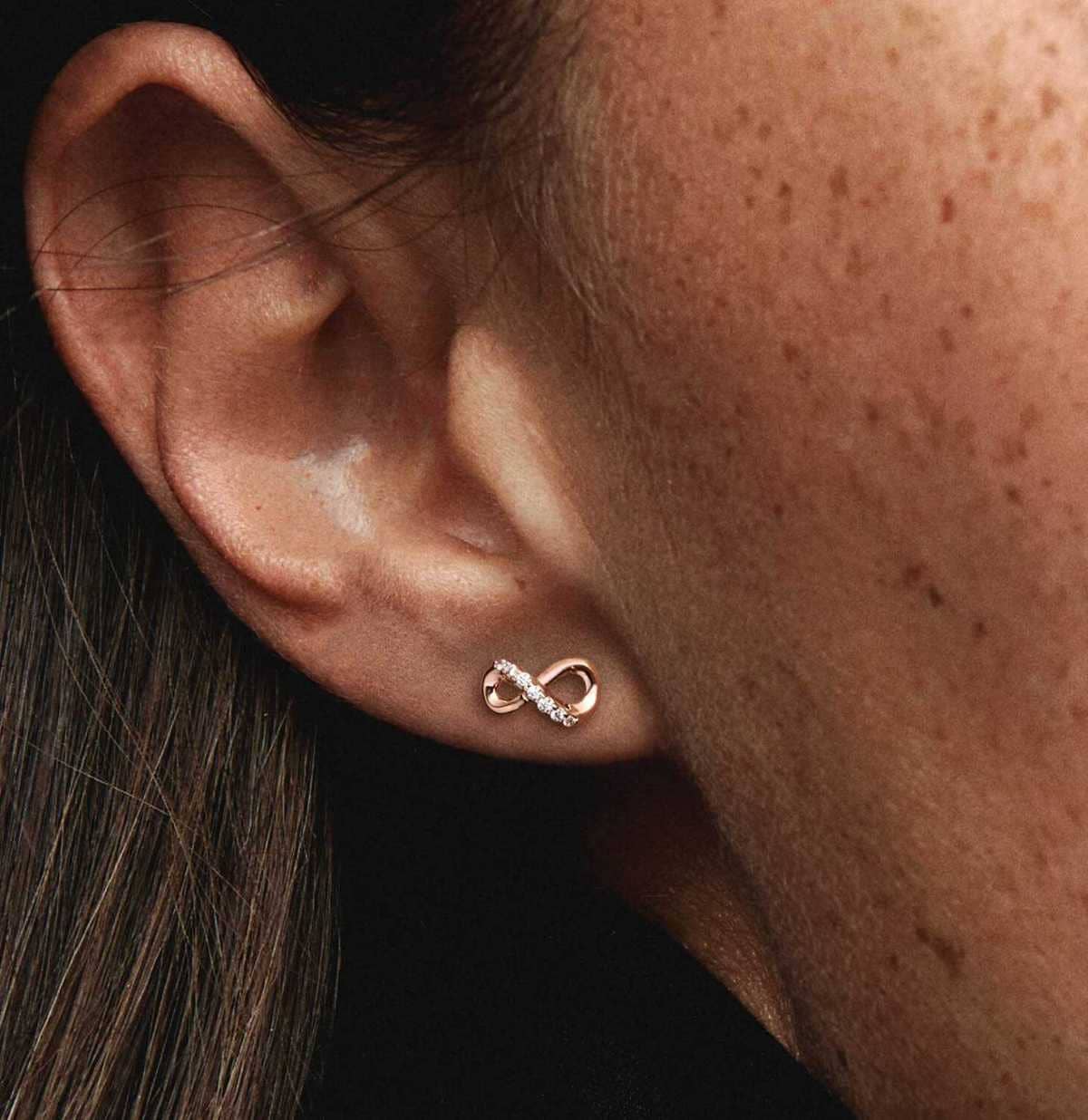 Pendientes de Botón Infinito Brillante de Pandora