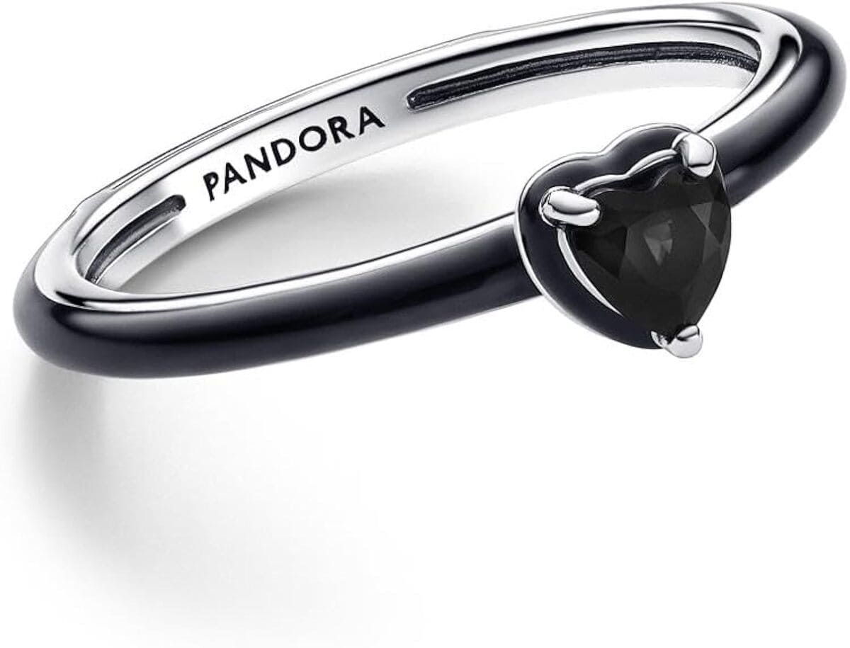 Anillo con corazón en plata de ley con cristal negro y esmalte negro PANDORA ME