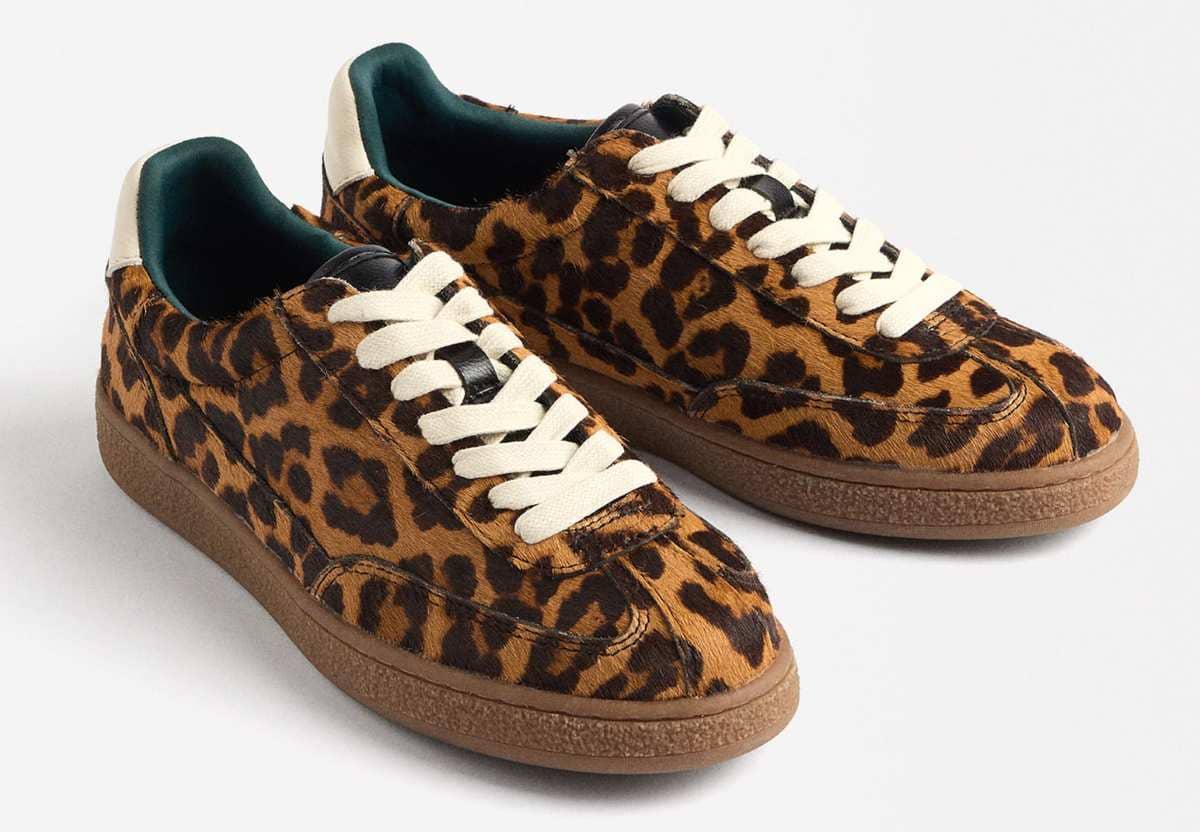 Zapatillas de piel con estampado animal en Parfois