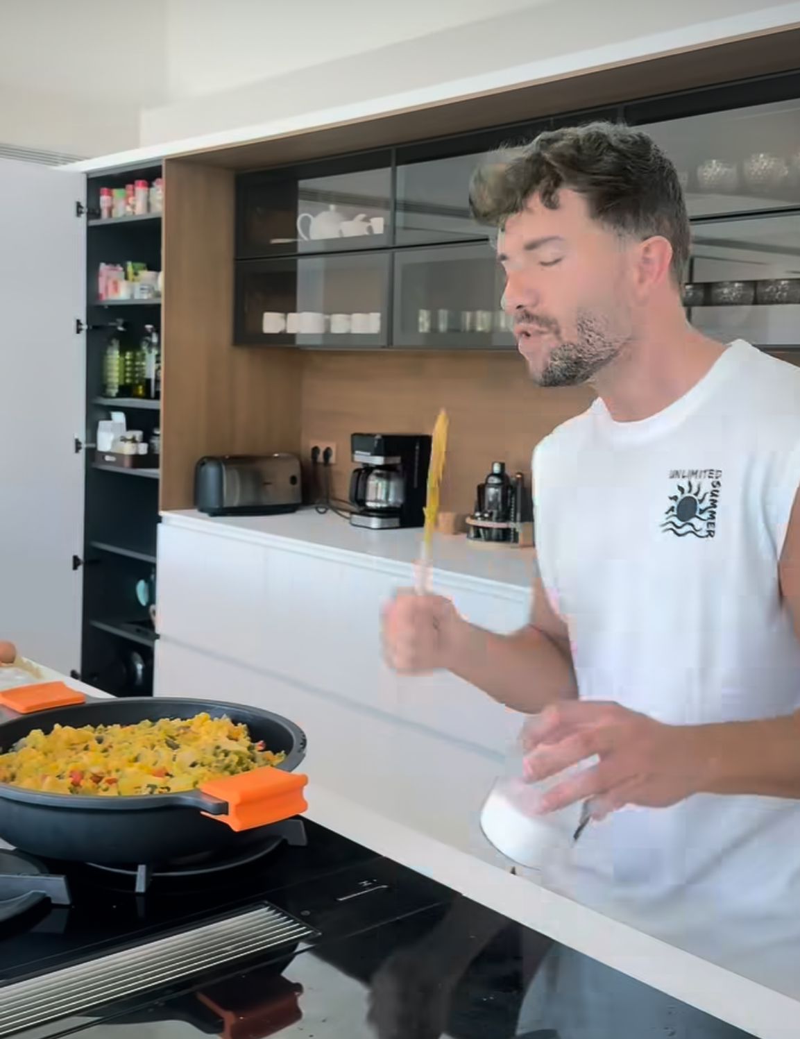 Pablo Alborán en la cocina