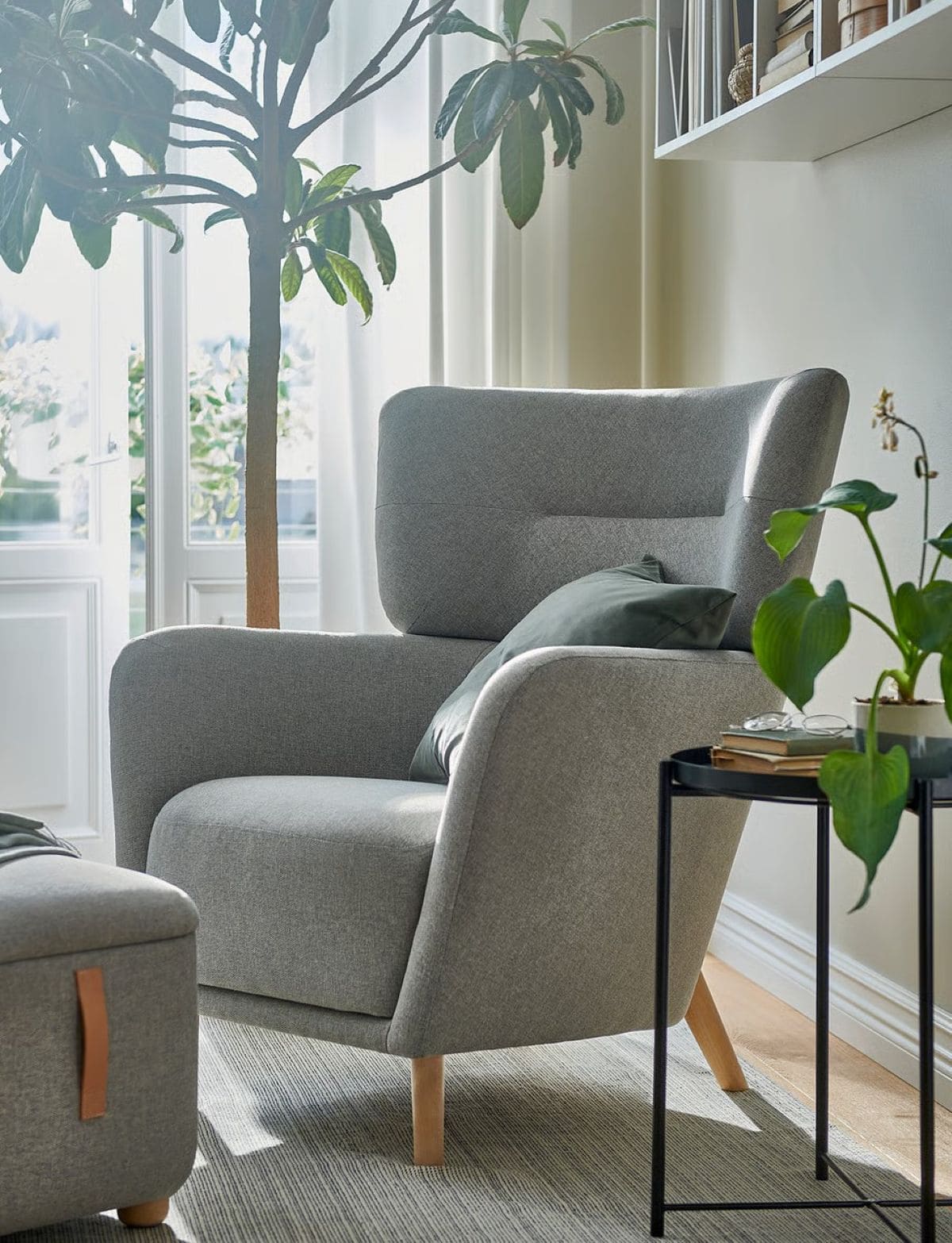 Sillón orejero con reposapiés de la serie OSKARSHAMN de Ikea