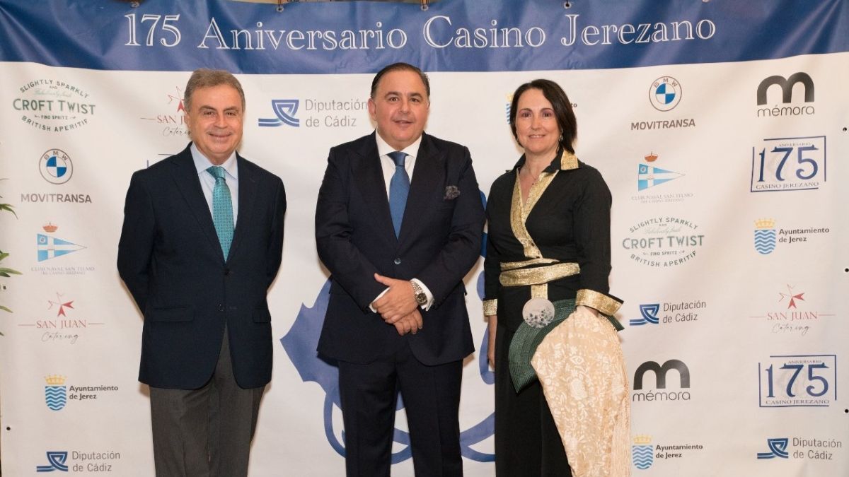 Antonio Real, Jaime Fernández y Nela García en la Cena Aniversario Casino Jerezano