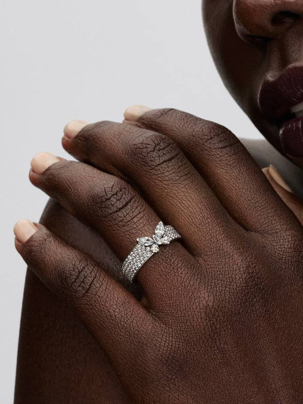 Anillo Ancho Mariposa Brillante de Pandora