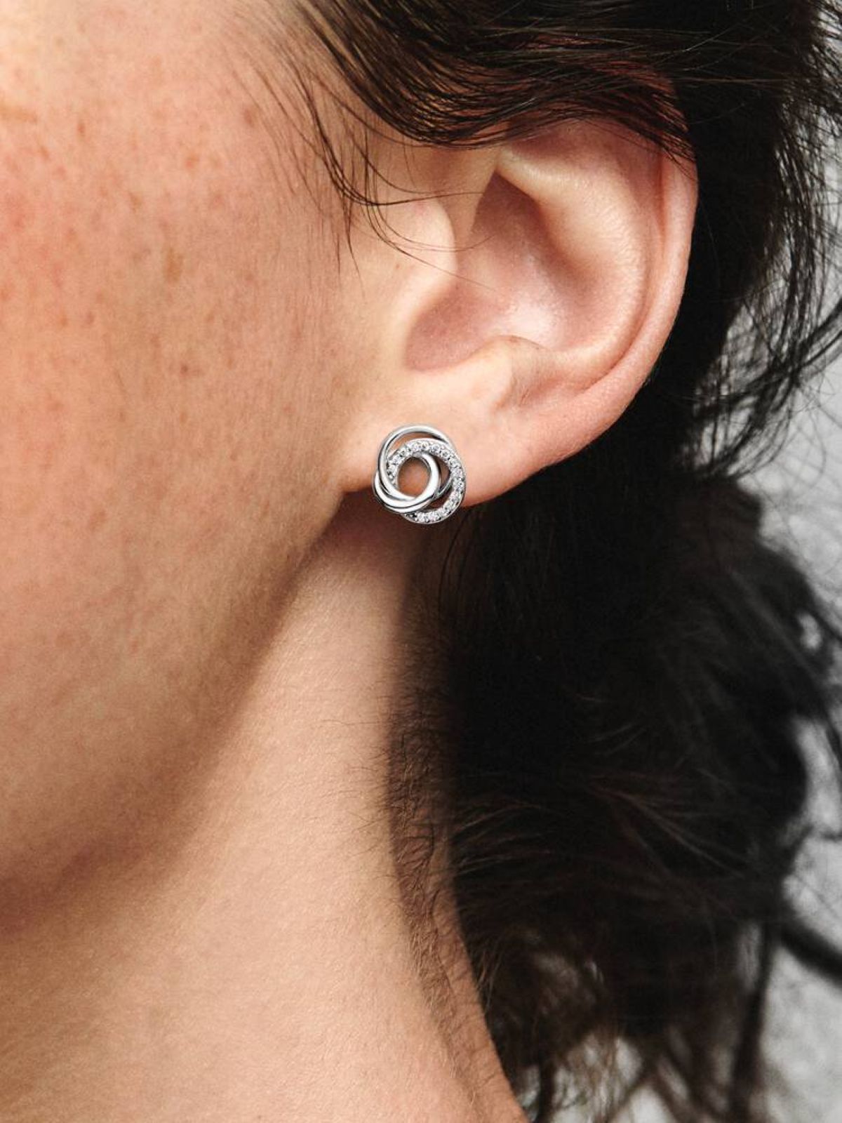 Pendientes de botón Familia Unida para Siempre de Pandora