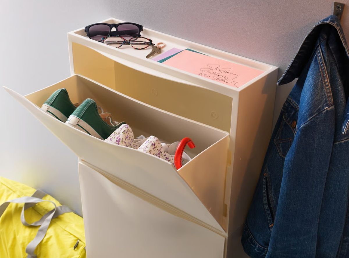 Mueble zapatero de la serie TRONES de Ikea