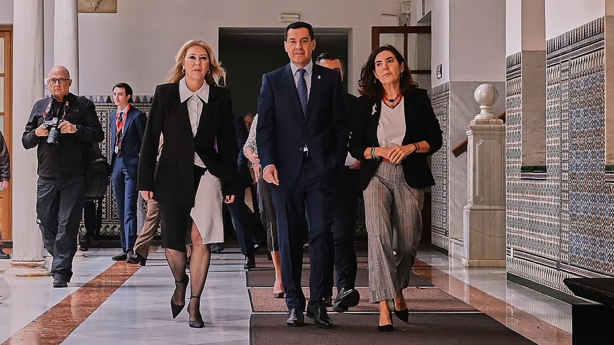 Juanmna Moreno llegando al Parlamento | Salvador López Medina