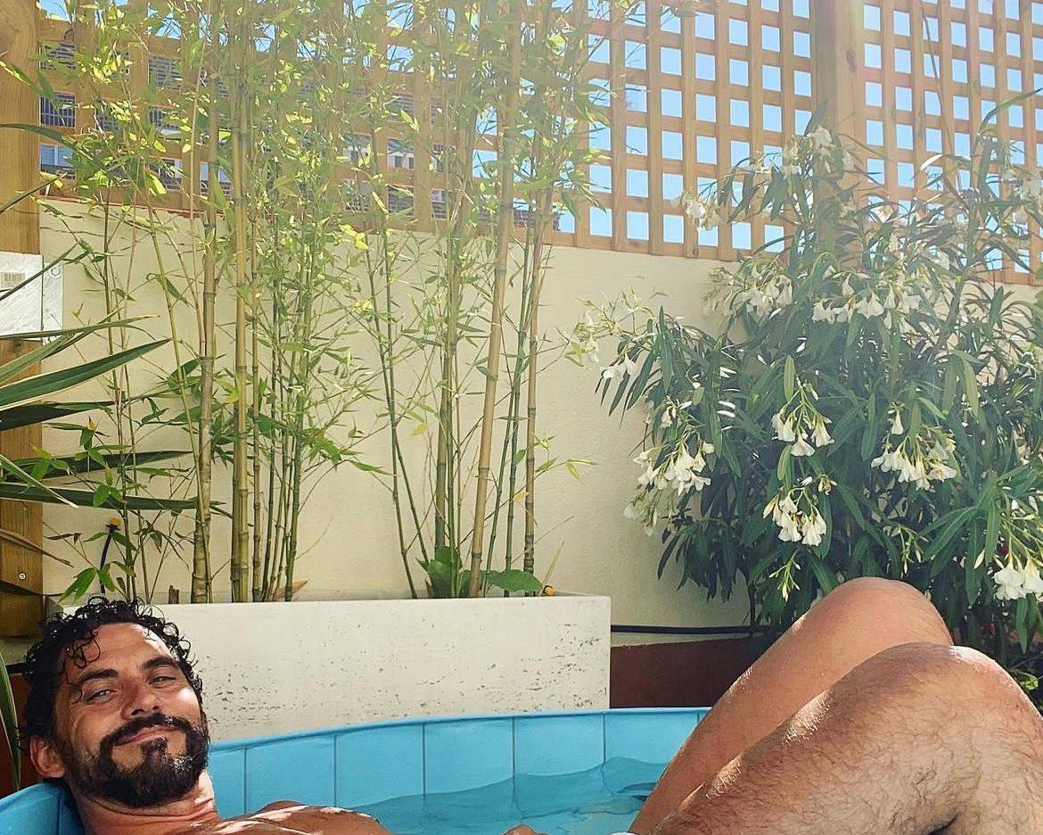 Paco León en su piscina