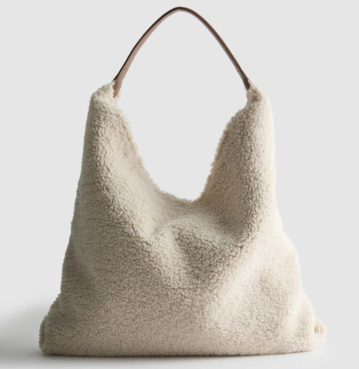 Bolso shopper curvo de borrego Paula Echevarría de Primark