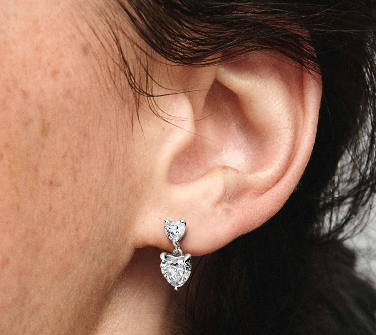 Pendientes de Botón Doble Corazón Brillante de Pandora