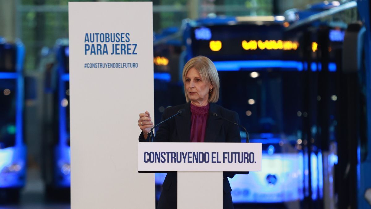María José García-Pelayo presenta los nuevos autobuses | Cristo García