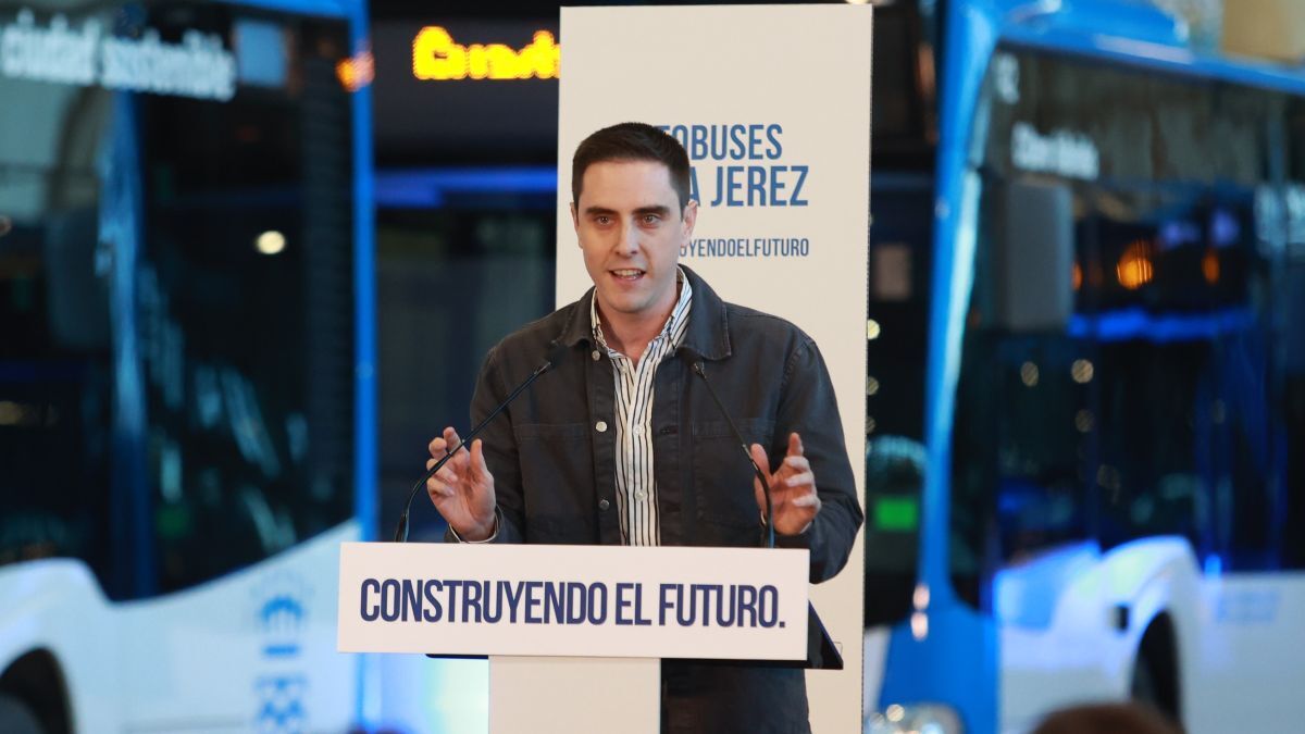 Jaime Espinar presenta los nuevos autobuses | Cristo García