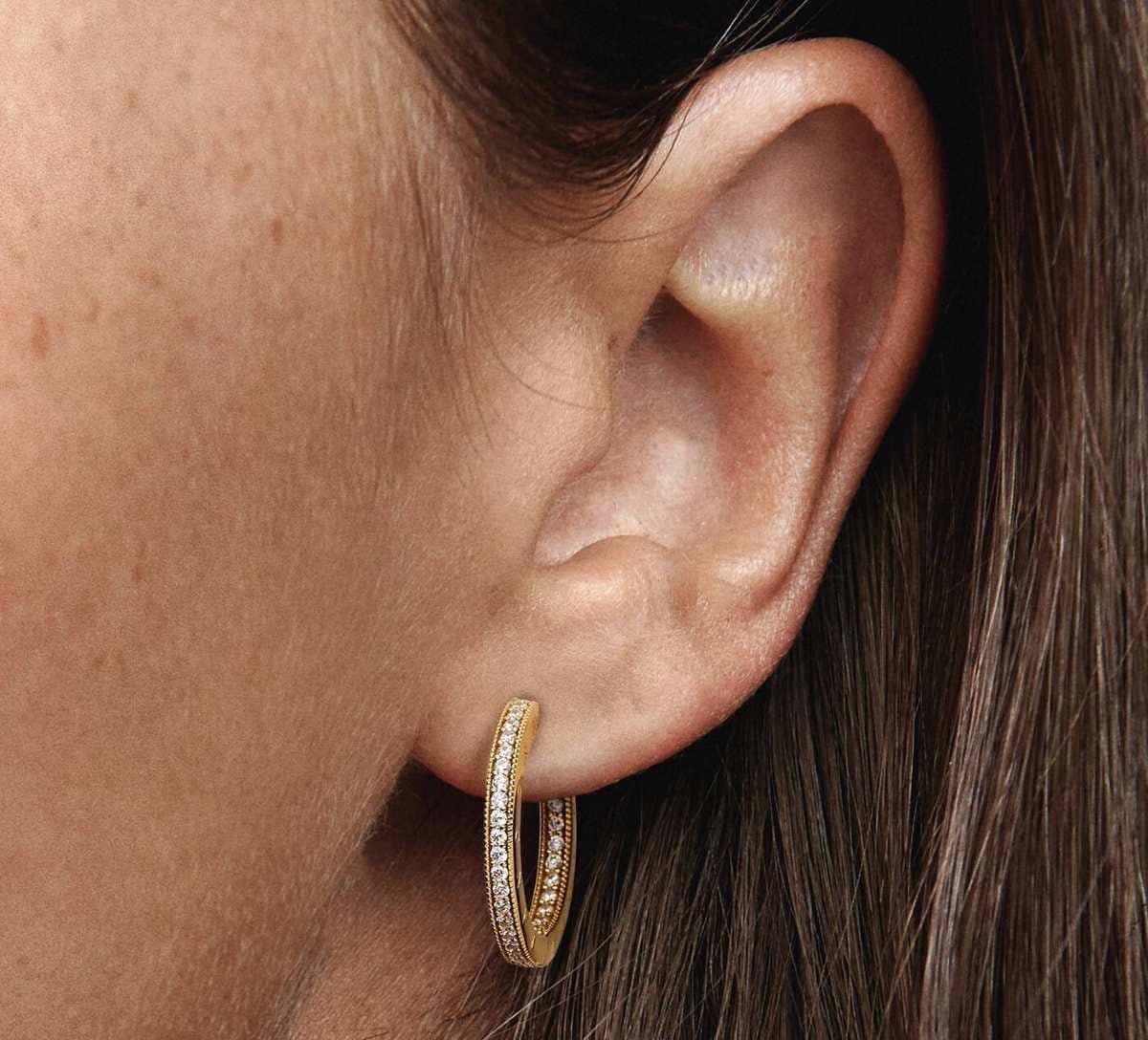 Pendientes de aro logo y pavé pandora signature de Pandora