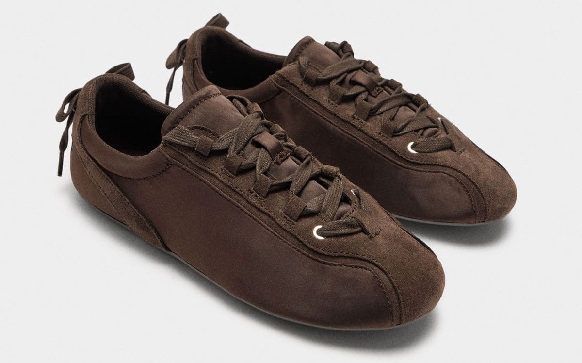 Zapatillas con detalles de cuero monocromáticos de Parfois